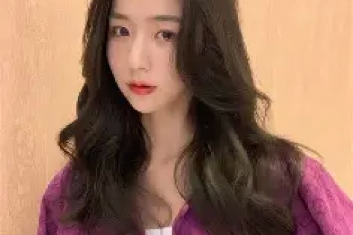 奶糖Logo“白桃少女”：设计寓意、视觉识别与使用解读